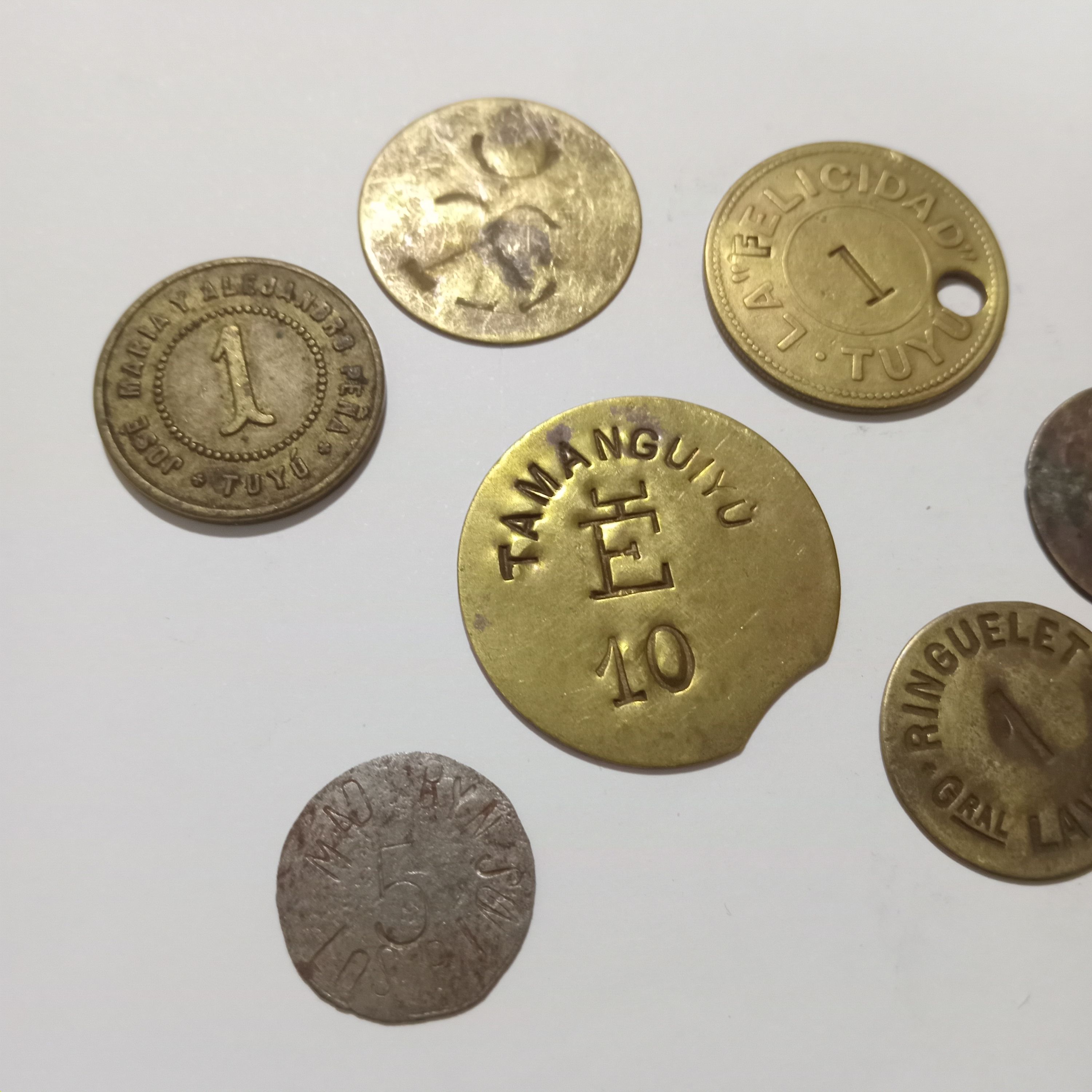 Lote de fichas y latas de esquila antiguas
